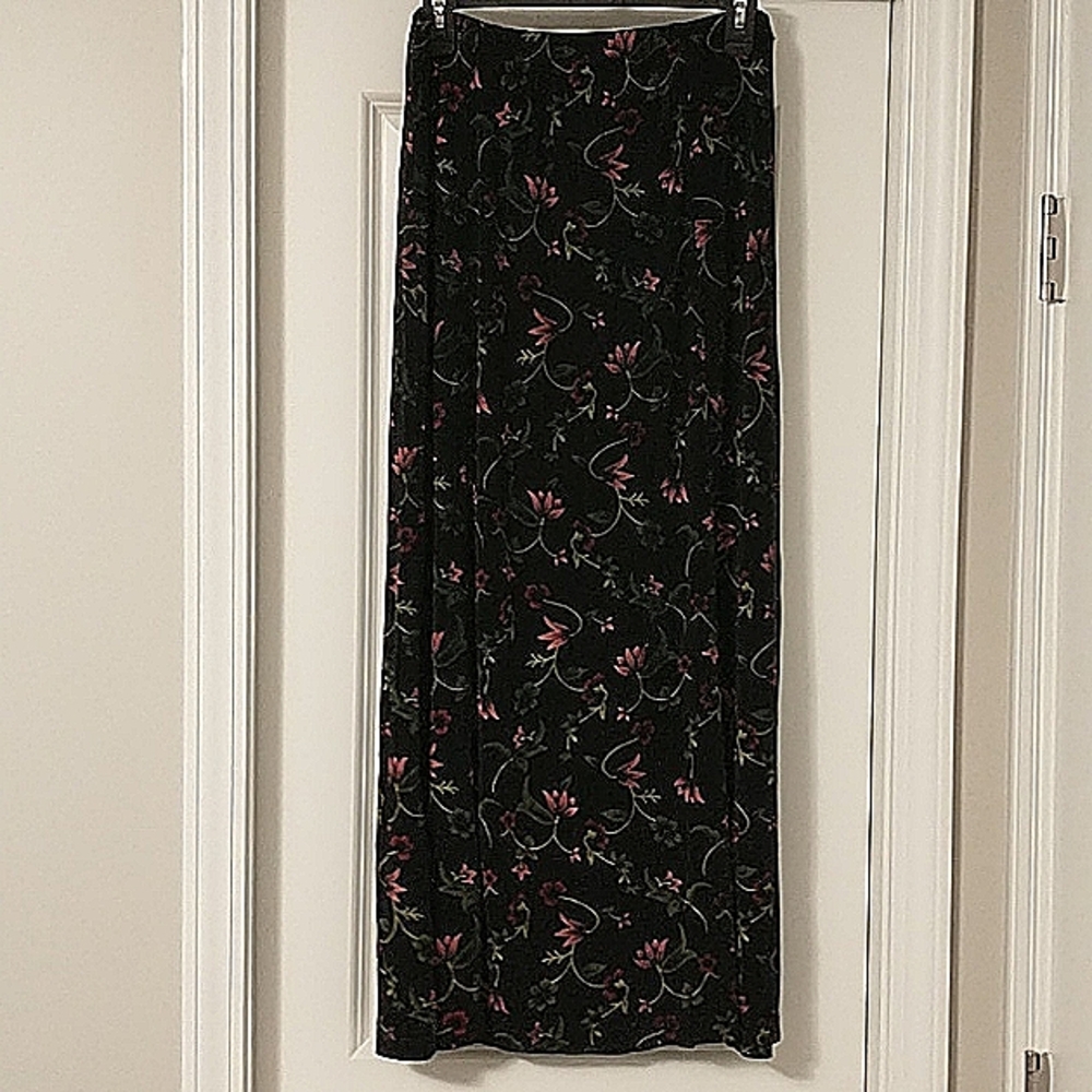 Christopher&Banks, Size large, ankle length, black with burgundy and forest gren